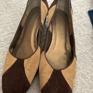 Brown color block shoes.